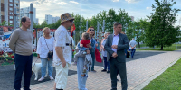 В районе Крюково в рамках традиционного обхода состоялась встреча с жителями 14 микрорайона - Район Крюково ЗелАО Москвы